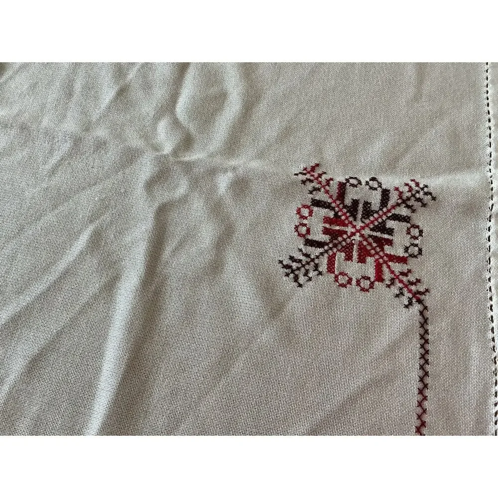 Vintage 1960‎ Ebroidered Rectangle Table Cloth 73.5” X 57”